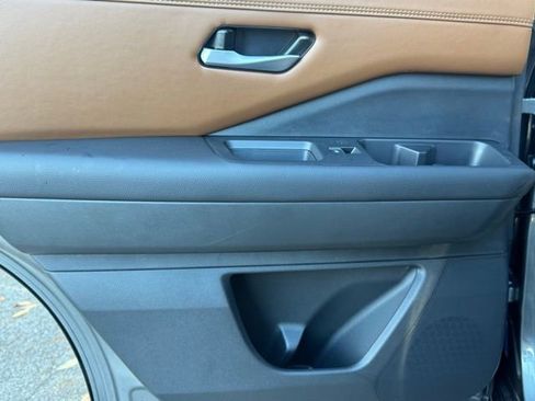 New 2025 Nissan Pathfinder Platinum image 24