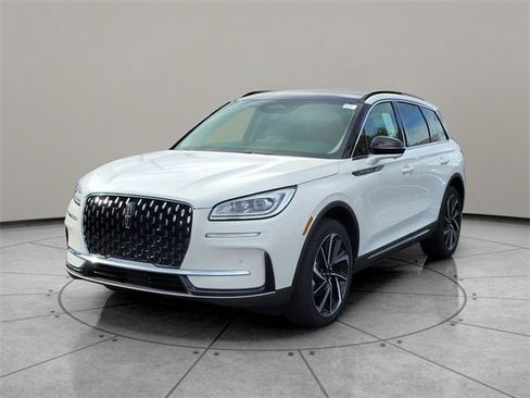 New 2026 Lincoln Corsair Reserve w/ Towing Package image 3