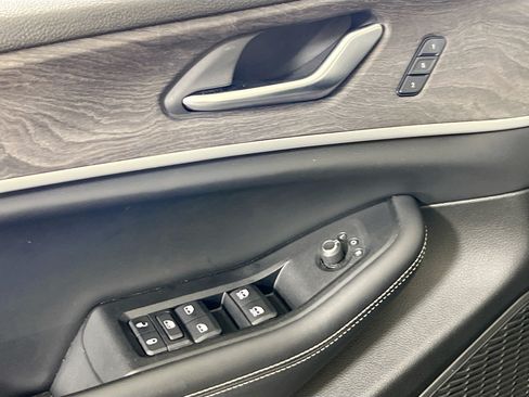 Used 2023 Jeep Grand Cherokee Limited AWD/4WD image 16