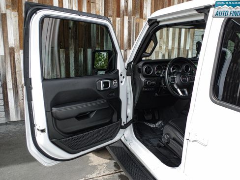 Used 2022 Jeep Wrangler Unlimited Sahara w/ Cold Weather Group AWD/4WD image 10