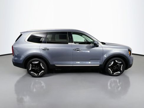 Used 2025 Kia Telluride S FWD image 3
