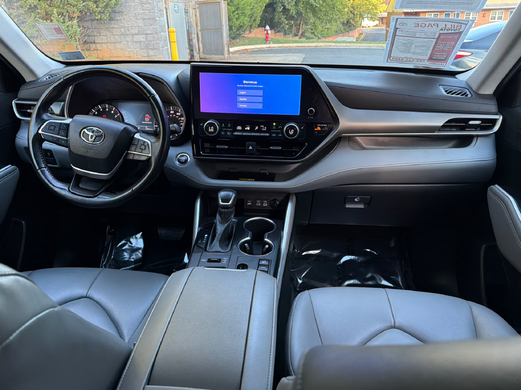 Used 2023 Toyota Highlander XLE AWD/4WD image 18