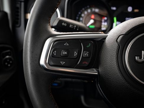 Used 2024 Jeep Wrangler Unlimited Sahara w/ Safety Group image 28