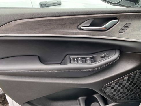 New 2025 Jeep Grand Cherokee L Limited image 17