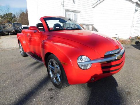 Used 2004 Chevrolet SSR w/ Preferred Equipment Group image 5