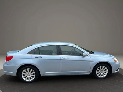 Used 2013 Chrysler 200 Touring FWD image 9
