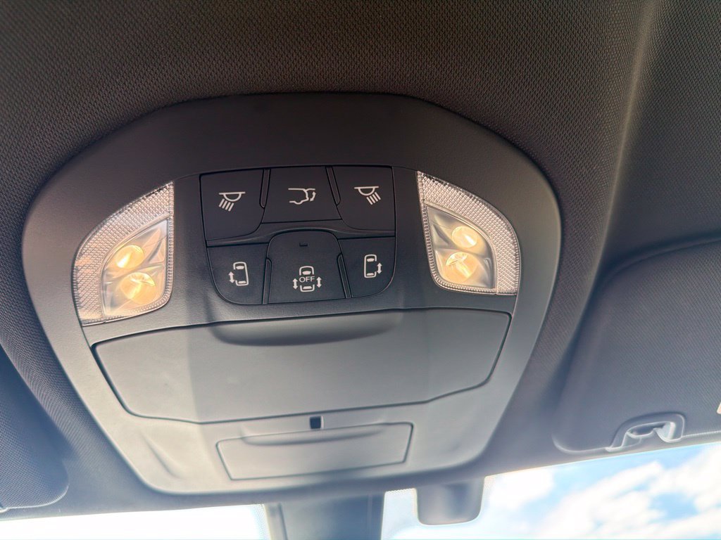 Used 2019 Chrysler Pacifica Touring Plus w/ S Appearance Package FWD image 23