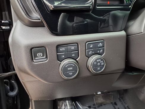 Used 2024 Chevrolet Silverado 1500 ZR2 image 16