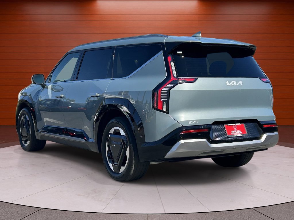 Used 2024 Kia EV9 Land AWD/4WD image 2