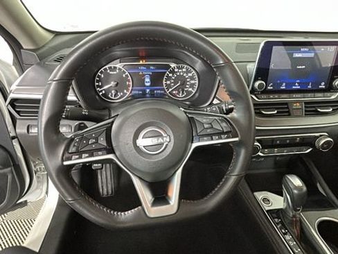Used 2024 Nissan Altima 2.5 SR FWD image 15
