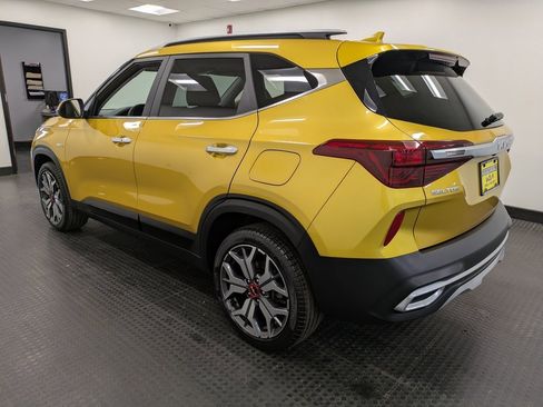 Certified 2022 Kia Seltos SX w/ Sunroof Package image 6