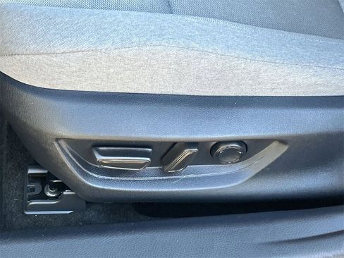 Used 2025 Toyota Camry LE w/ Convenience Package image 17