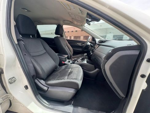 Used 2020 Nissan Rogue SV FWD image 11