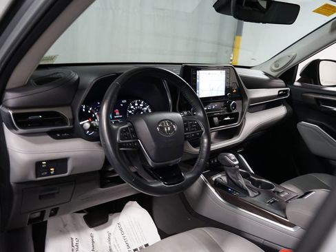 Certified 2021 Toyota Highlander Limited image 11