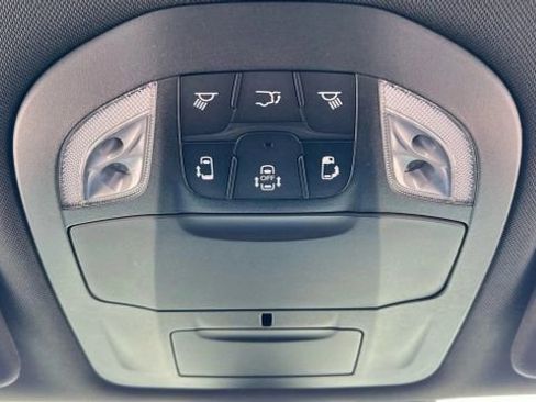 Used 2018 Chrysler Pacifica Touring Plus w/ S Appearance Package image 44