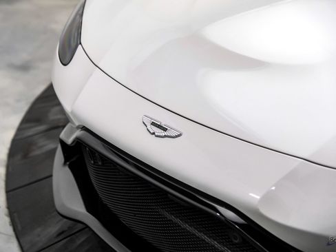 Used 2022 Aston Martin V8 Vantage Coupe RWD image 38