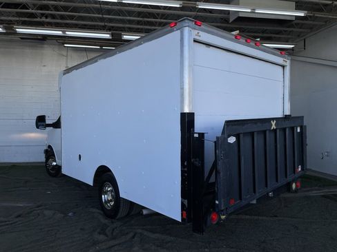 Used 2016 Chevrolet Express 3500 image 3