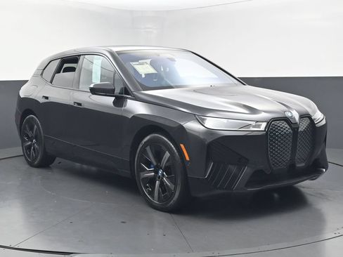 Used 2024 BMW iX xDrive50 w/ Premium Package AWD/4WD image 3