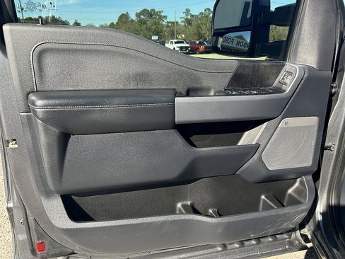 Used 2023 Ford F350 Lariat w/ Tow Technology Package image 8