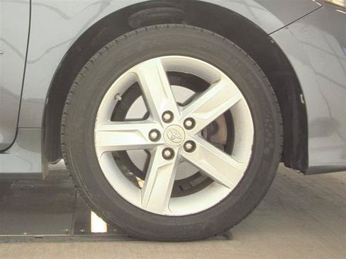 Used 2013 Toyota Camry SE FWD image 10
