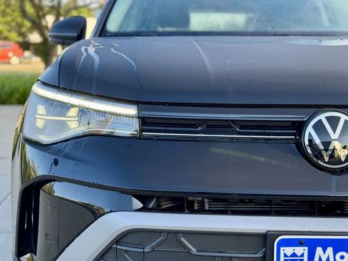 New 2025 Volkswagen Taos SE image 3