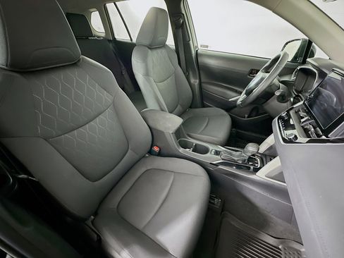 Used 2024 Toyota Corolla Cross LE image 32