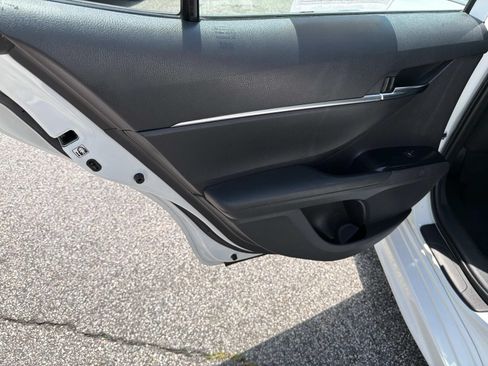 Used 2019 Toyota Camry SE FWD image 21
