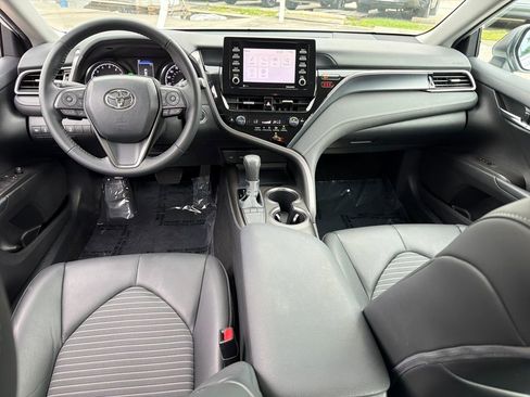 Used 2022 Toyota Camry SE w/ Convenience Package FWD image 14