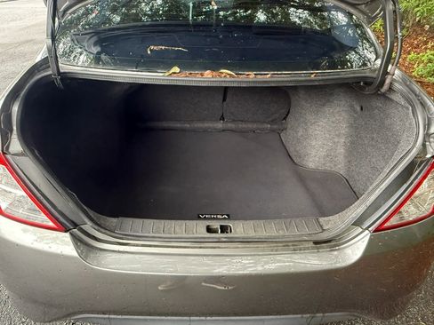 Used 2017 Nissan Versa SV FWD image 8