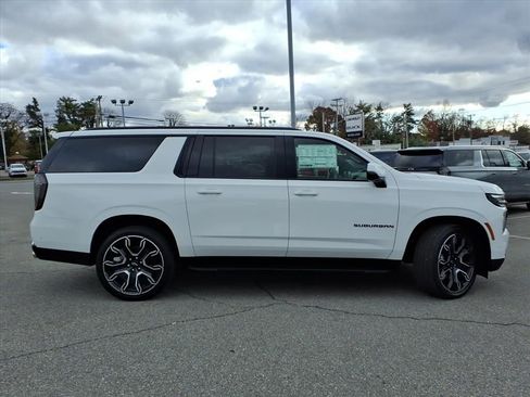 New 2026 Chevrolet Suburban RST image 3