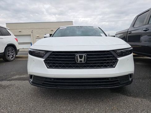 Used 2024 Honda Accord Touring image 2