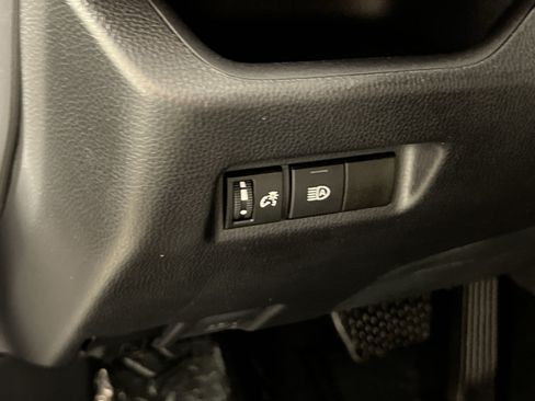 Used 2025 Toyota RAV4 XLE FWD image 32