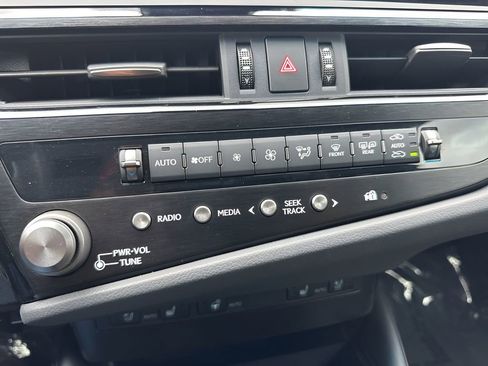 Used 2024 Lexus ES 350 F Sport w/ Accessory Package (Z2) image 20