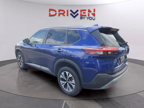 Used 2023 Nissan Rogue SV image 4