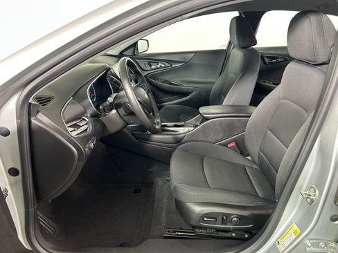 Used 2017 Chevrolet Malibu LT image 12