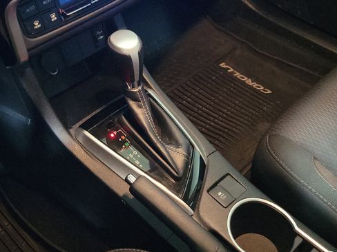 Used 2019 Toyota Corolla LE image 31