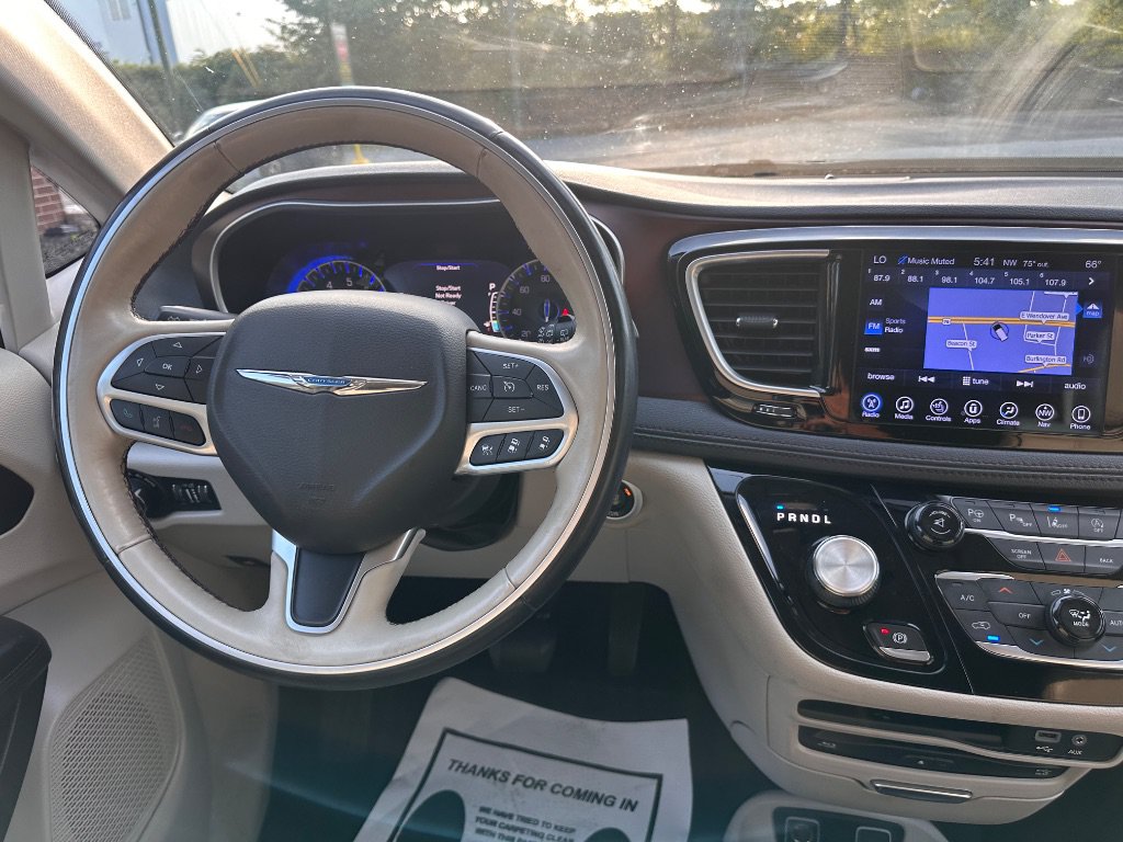 Used 2017 Chrysler Pacifica Limited w/ UConnect Theater Package FWD image 40