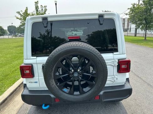 Used 2023 Jeep Wrangler Unlimited Sahara w/ Cold Weather Group AWD/4WD image 18