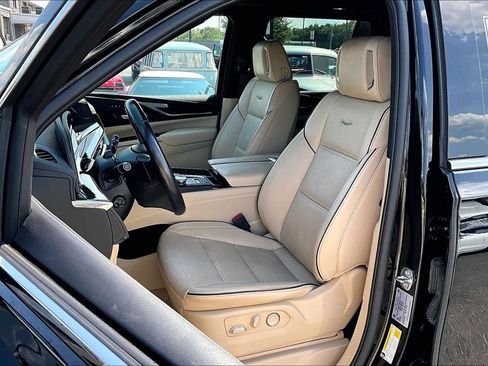 Used 2024 Cadillac Escalade Premium Luxury AWD/4WD image 23