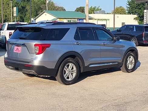 Used 2020 Ford Explorer XLT w/ Equipment Group 202A AWD/4WD image 8