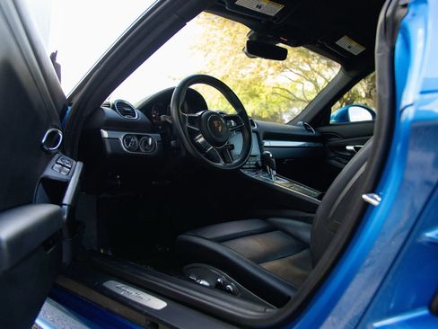 Used 2018 Porsche 718 Cayman image 25