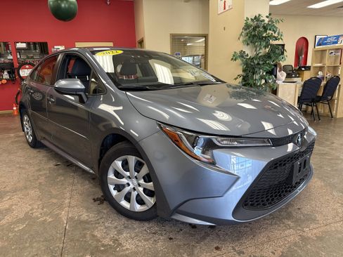 Used 2022 Toyota Corolla LE image 1