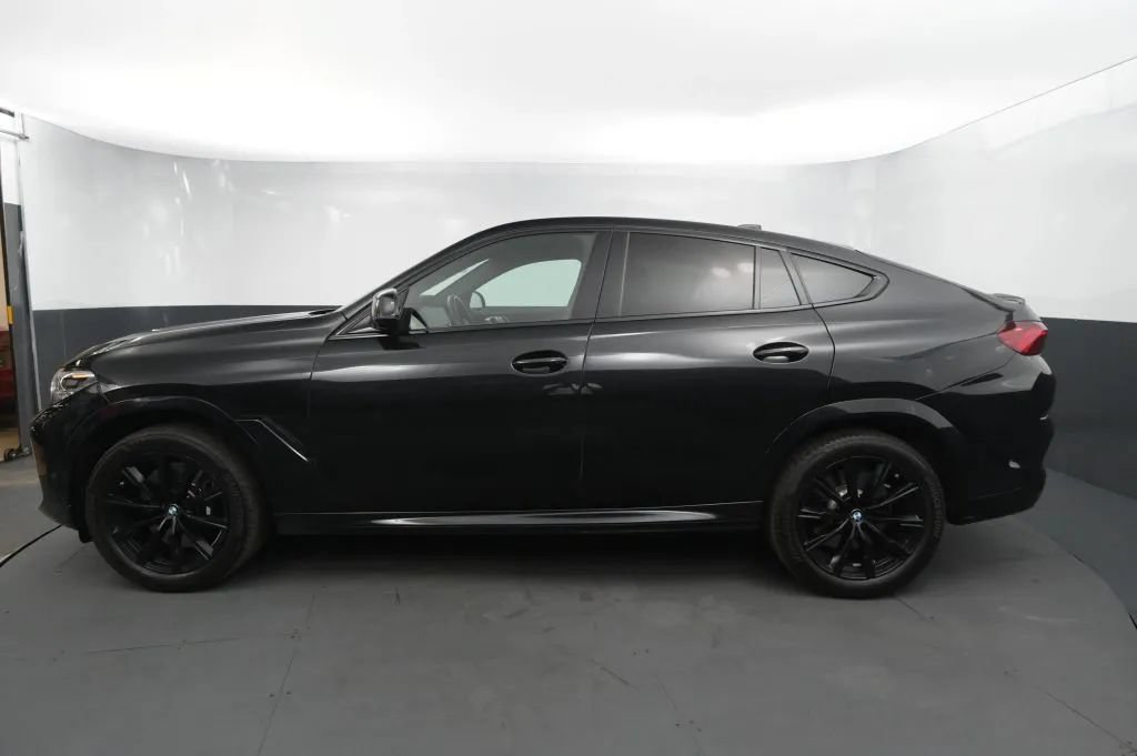 Used 2021 BMW X6 M50i AWD/4WD image 2