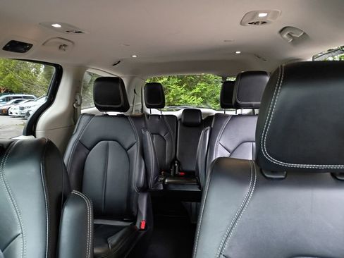 Used 2024 Chrysler Pacifica Select image 22