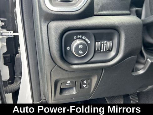 Used 2025 RAM 1500 Laramie AWD/4WD image 37
