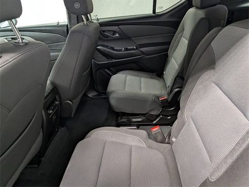 Certified 2022 Chevrolet Traverse LT w/ LPO, Blackout Package image 12