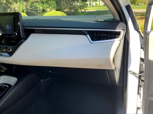 Used 2022 Toyota Corolla LE image 18