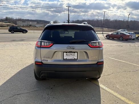 Used 2019 Jeep Cherokee Latitude w/ Cold Weather Group image 4