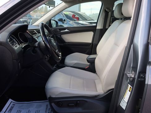 Used 2018 Volkswagen Tiguan SE image 11