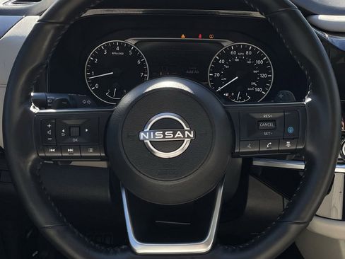 Used 2024 Nissan Pathfinder SV image 12